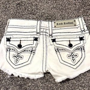 Excellent condition size 24 Jen white Rock Revival shorts